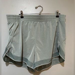 Athleta 1x light green shorts